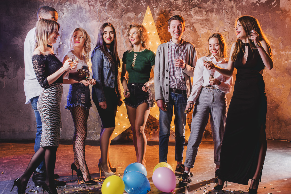 Фото 5 вечеринка в костюмах